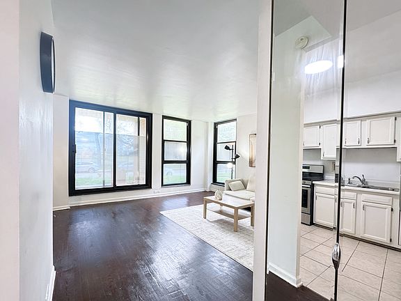 4th image of 2921 S Michigan Ave APT 109