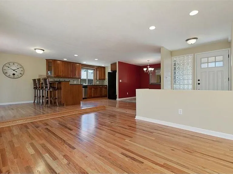 12004 NE 136th Pl — Photo 2