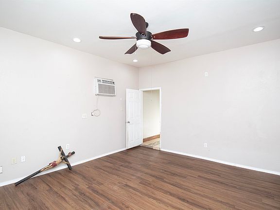 5th image of 1510 Flores Ave