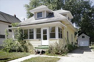 1st image of 75 Sanderson St