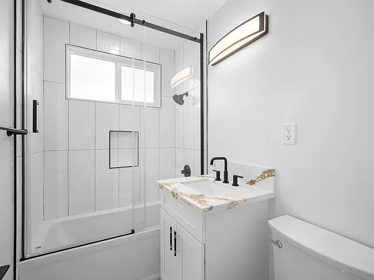 623 E Chevy Chase Dr #D — Photo 9