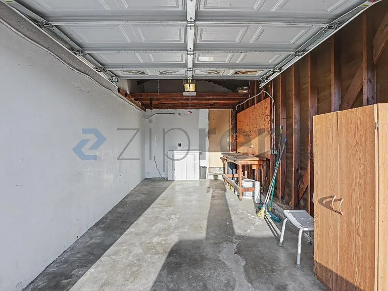 10916 Noble Ave — Photo 23