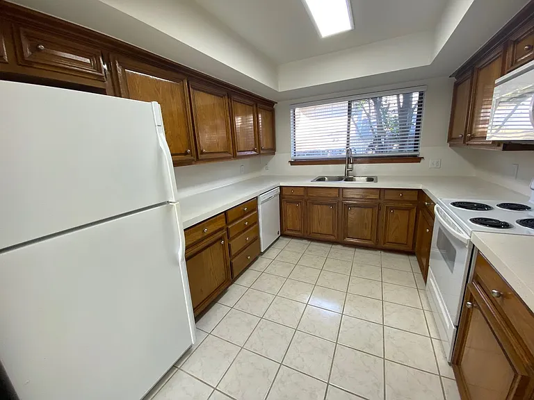 206 Cambridge Rd — Photo 44