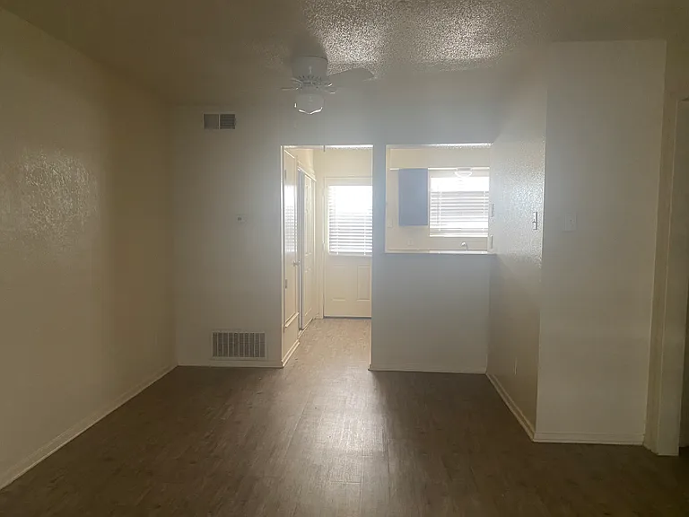 2826 Wimbledon Ct #B — Photo 8