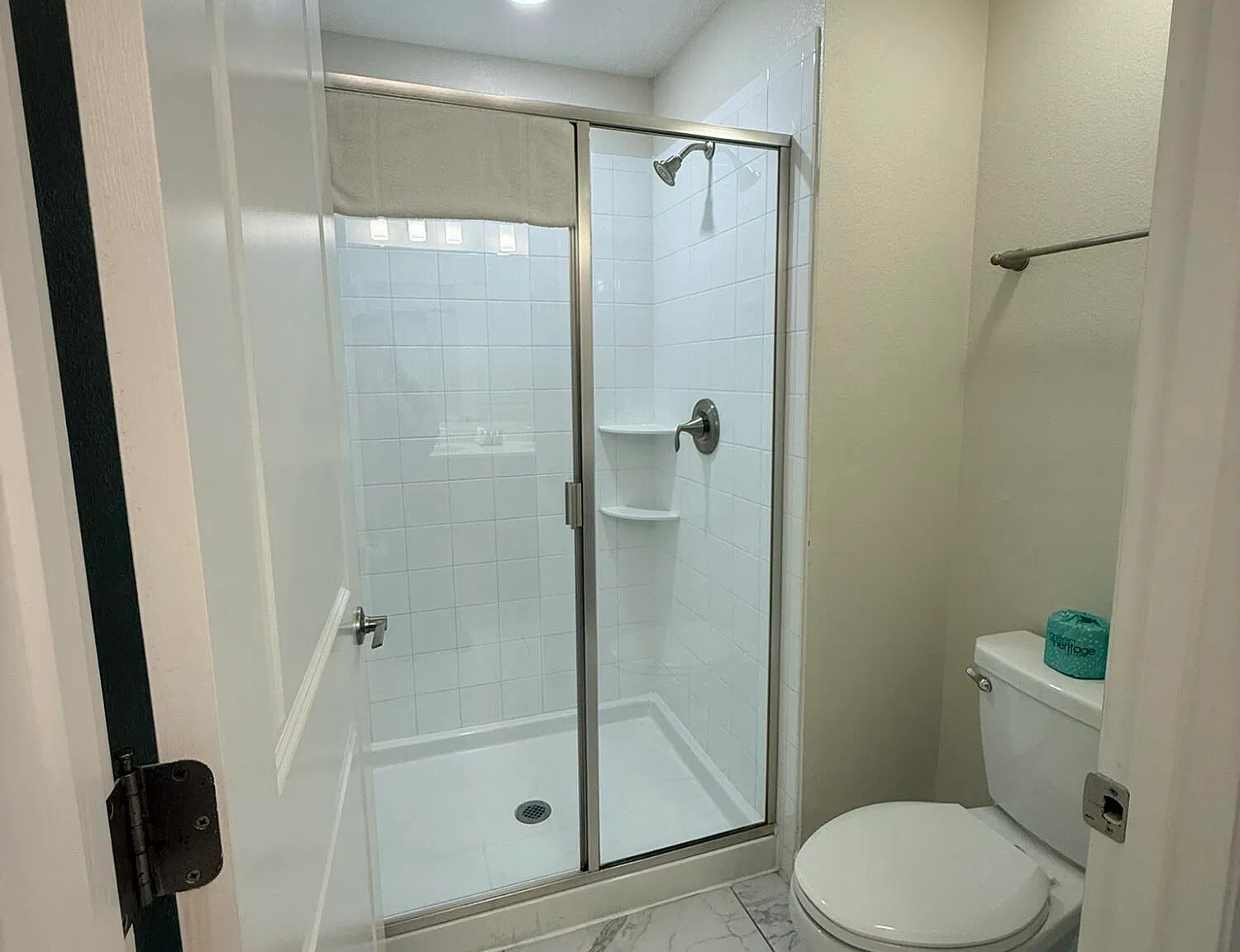 4 bed, 3.0 bath, 6674 sqft, $2,900 — Photo 4