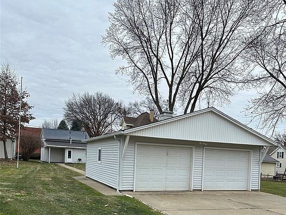 3rd image of 716 E Main St