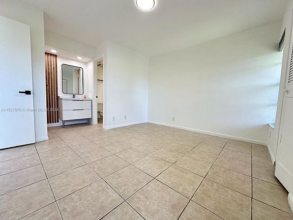 5th image of 910 Twin Lakes Dr #8-K