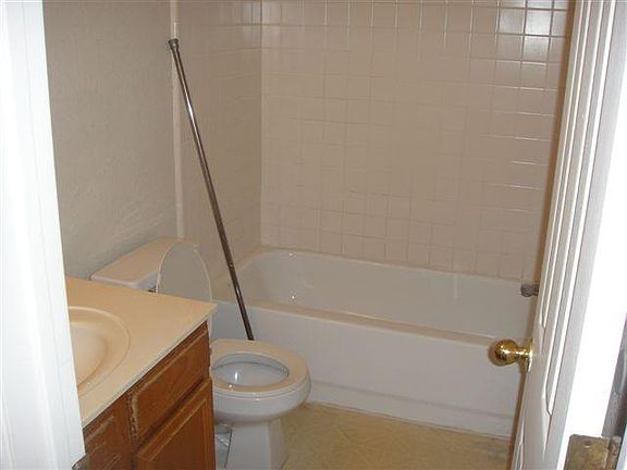 5th image of 5216 Daybreak Dr APT B