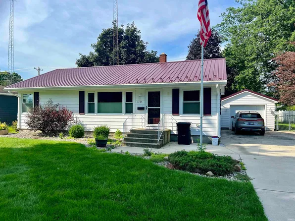 1235 Lakeshore Dr, Rochester, IN 46975