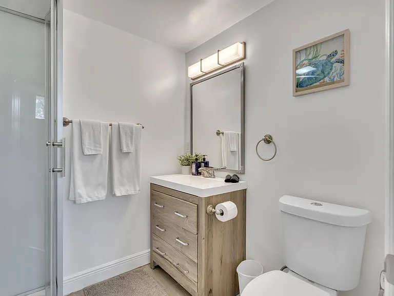 2414 Nassau St — Photo 26