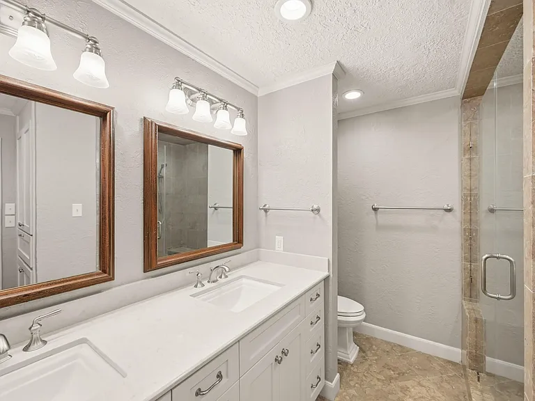 13835 Jarvis Rd — Photo 19