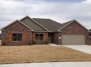 1360 Colonel McNeil Dr, Prairie Grove, AR 72753