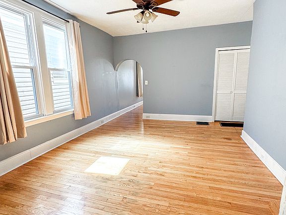3rd image of 1615 Poplar St