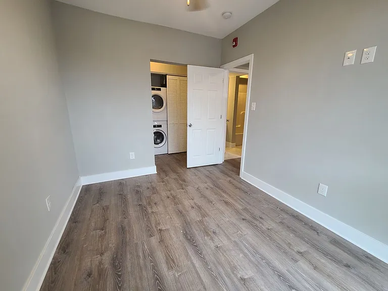 5524 Pulaski Avenue — Photo 8