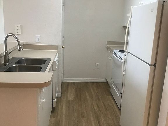3rd image of 3757 Conroy Rd APT 2532