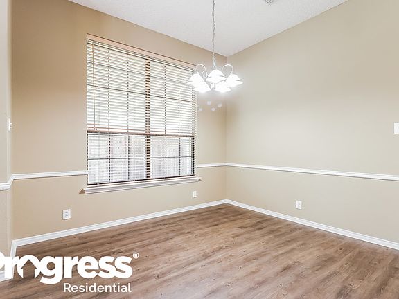 4th image of 1117 Brittany Dr