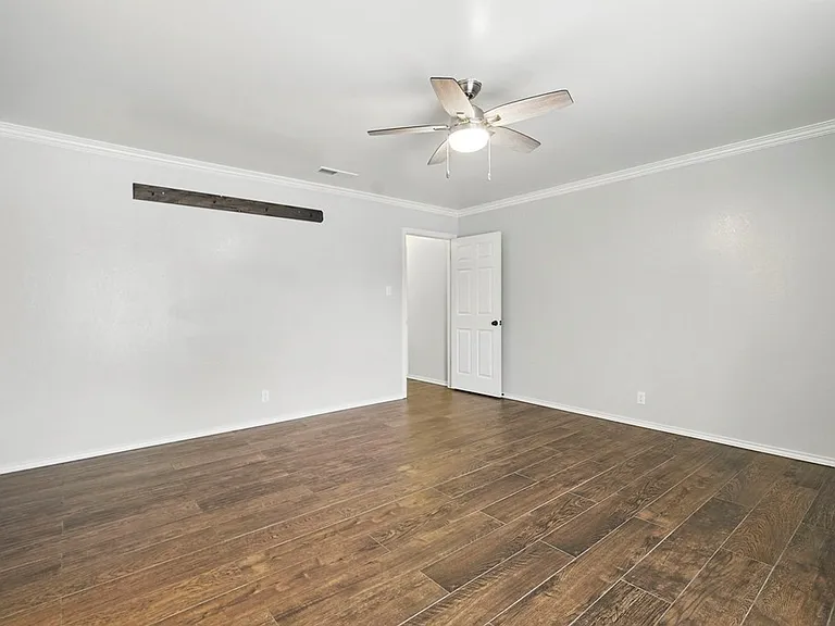 2404 Goddard Ct — Photo 15
