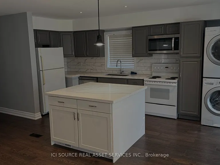 17 Hubert Ave #MAIN FL — Photo 4
