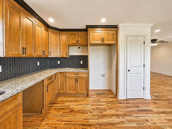 3rd image of 98 Magnolia Cir