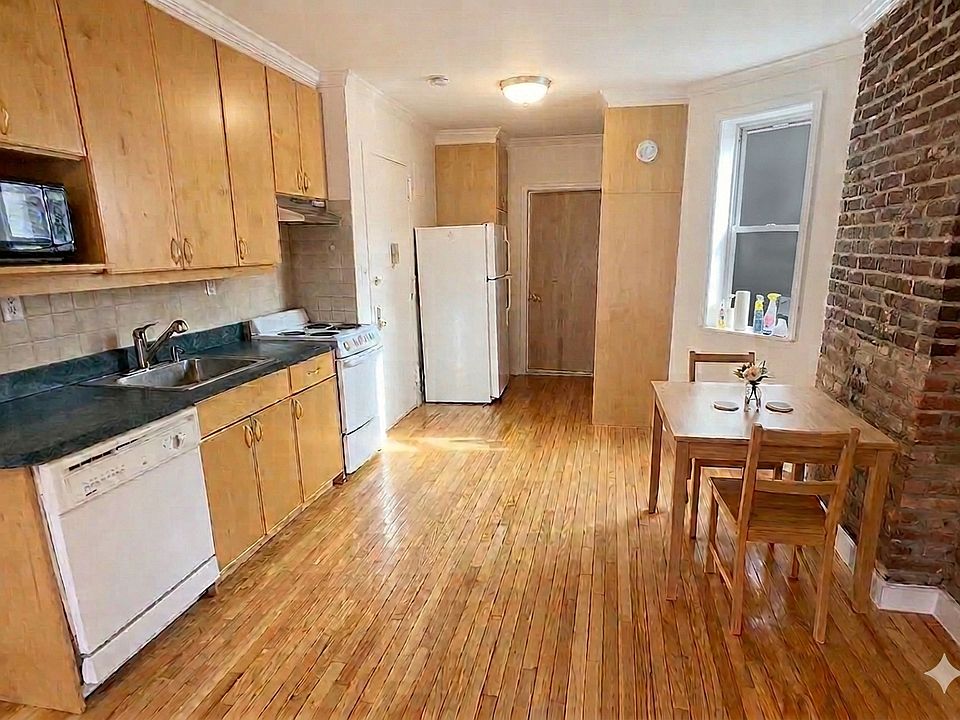 2nd image of 527 W 48th St APT 3RW