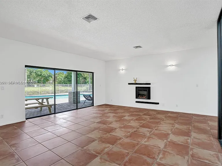 16610 Royal Poinciana Ct #16610 — Photo 33