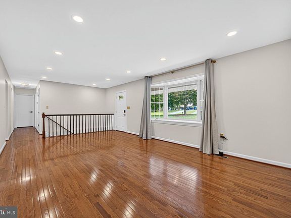 5th image of 6408 Hickory Ln