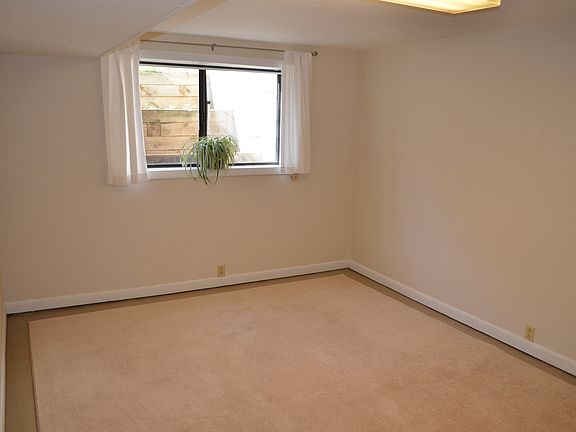 Bedroom (10' x 14')