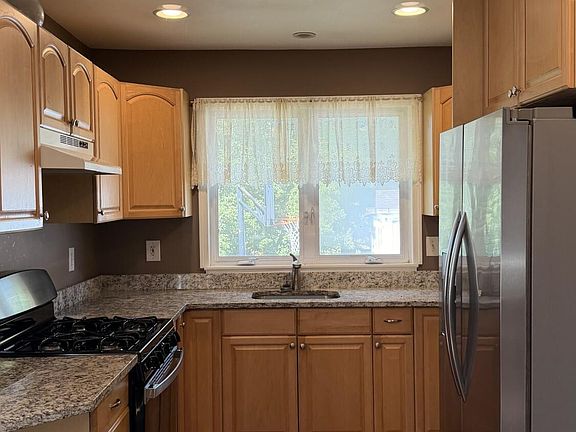 2nd image of 52 Greenwood Rd