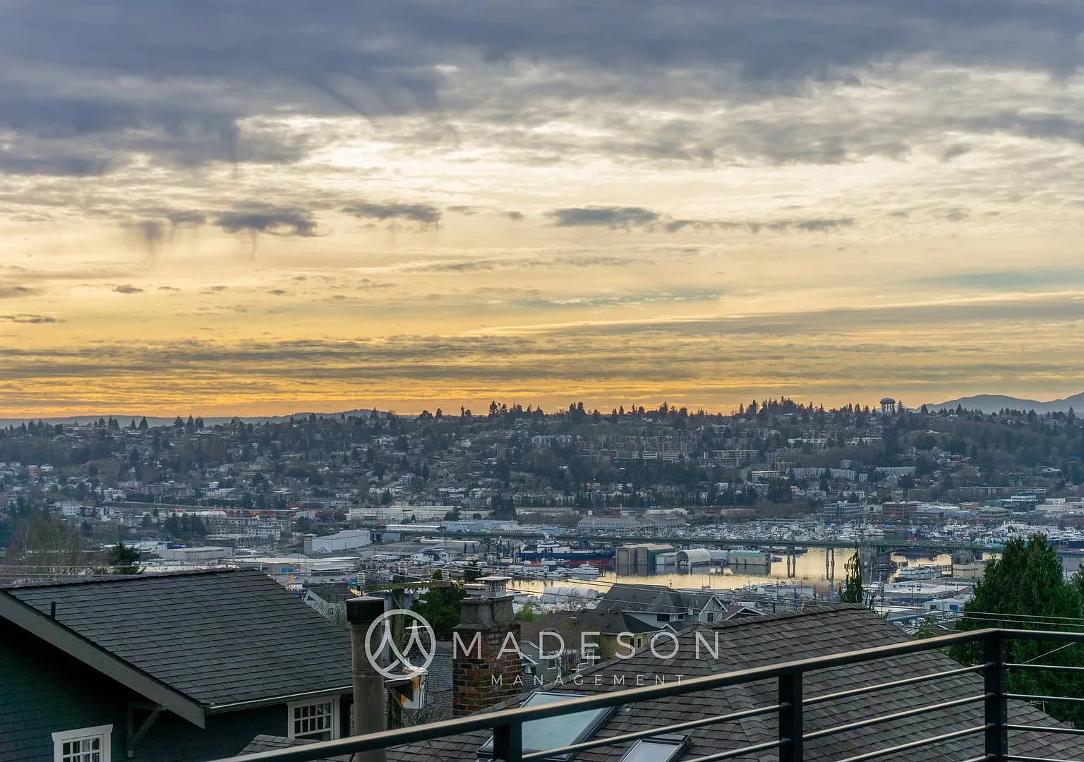Incredible Water and Mountain Views - Woodland Park Townhouse — Photo 2