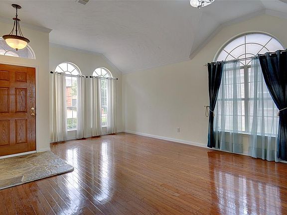 5th image of 517 Mulberry Ln