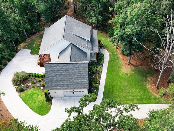 4th image of 220 Long Rd