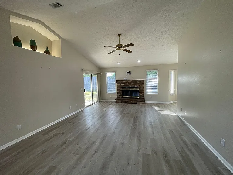 140 Treasure Palm Dr — Photo 3