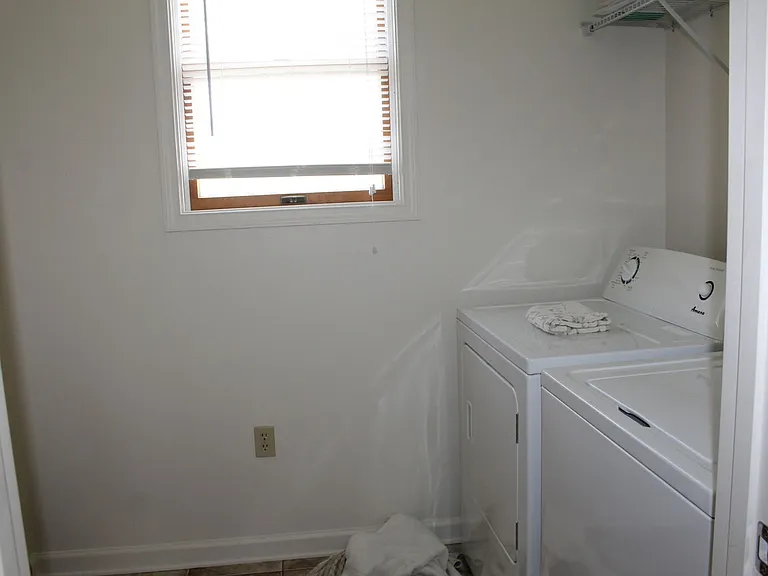 16093 Mellinger Ln — Photo 6