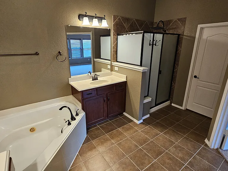 1202 Chestnut Hill Dr — Photo 17