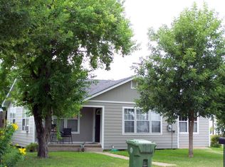702 S Gonzales St, Cuero, TX 77954