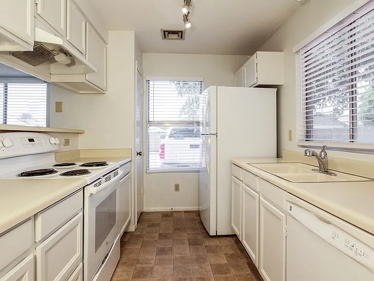 7040 W Olive Ave #20 — Photo 7