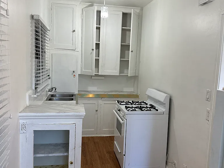 122 S Cedar St #6 — Photo 4