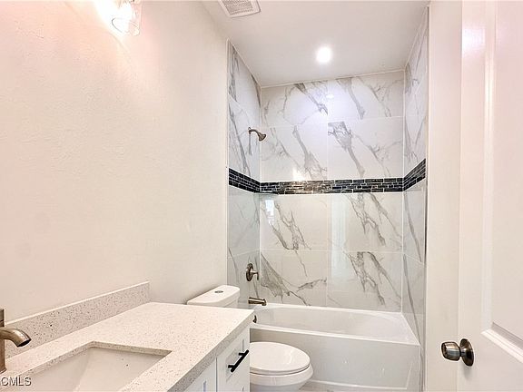 5th image of 2404/2406 Dickens Ave N