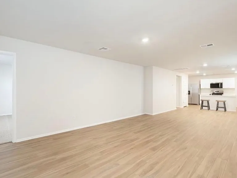 560 Saint Charles Pl — Photo 7