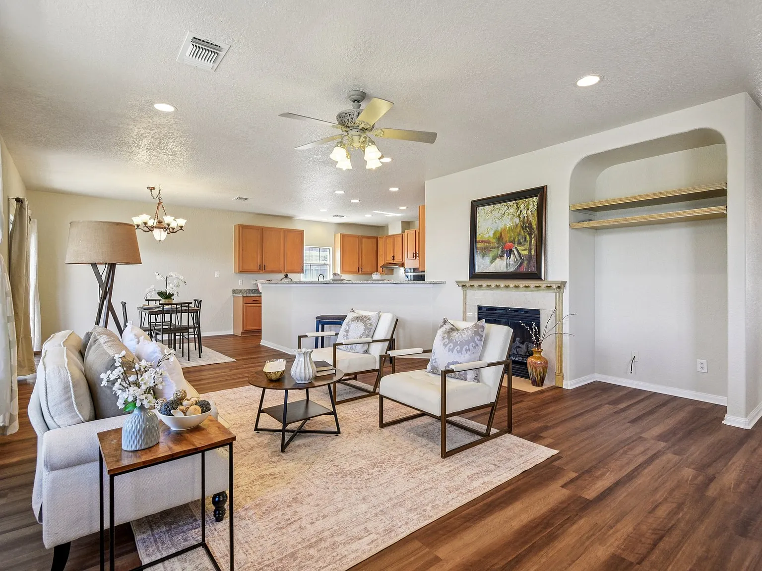 5 bed, 2.5 bath, 3574 sqft, $2,800 — Photo 3