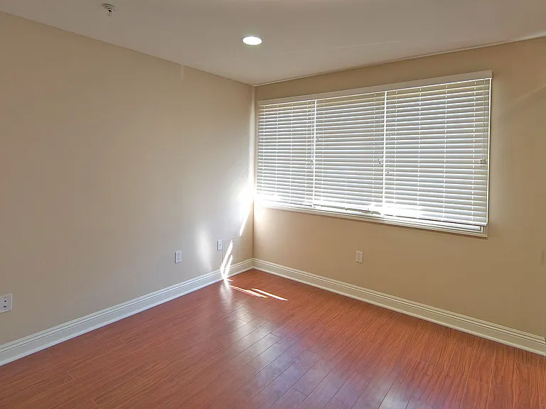 2646 Ellendale — Photo 5