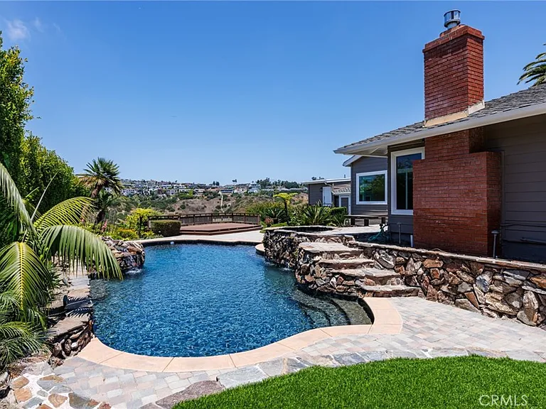 1840 Temple Hills Dr — Photo 44
