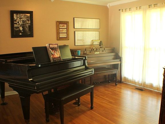 3rd image of 217 Churchill Cir