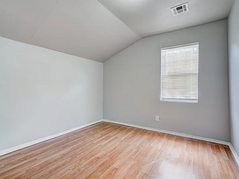21830 SE 44th St — Photo 9