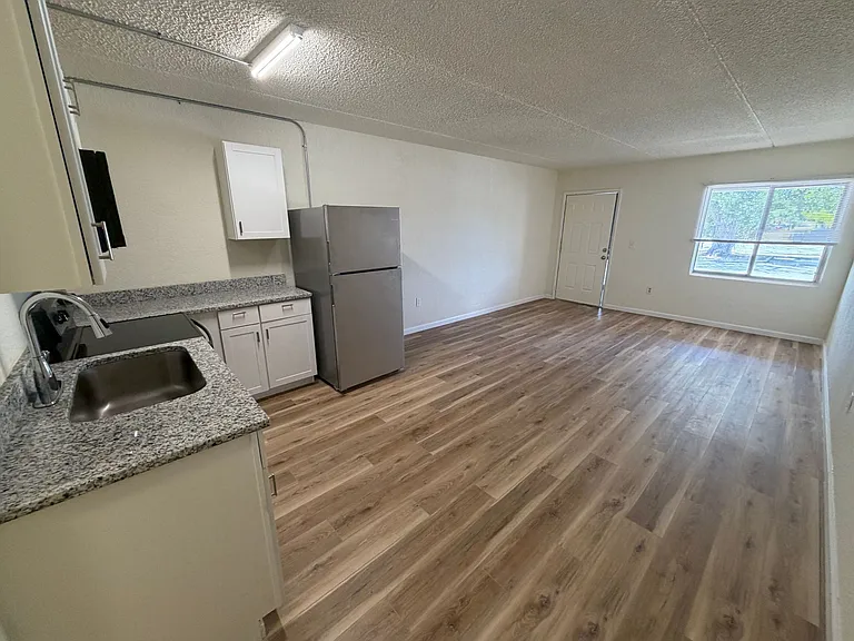 Driftwood Apartments 1280 Whitfield Ave Sarasota, FL 34243 — Photo 5