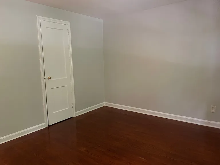 581 Thomas St — Photo 7
