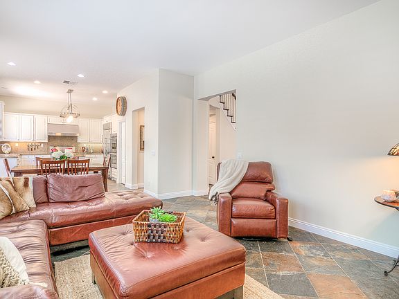 4th image of 19144 Redford Ln