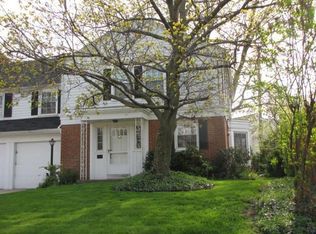 2987 Warrensville Center Rd, Shaker Heights, OH 44122