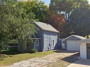 211 Adams St, Henry, IL 61537