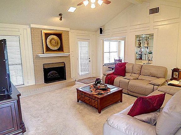 3rd image of 8 Chimney Rock Dr